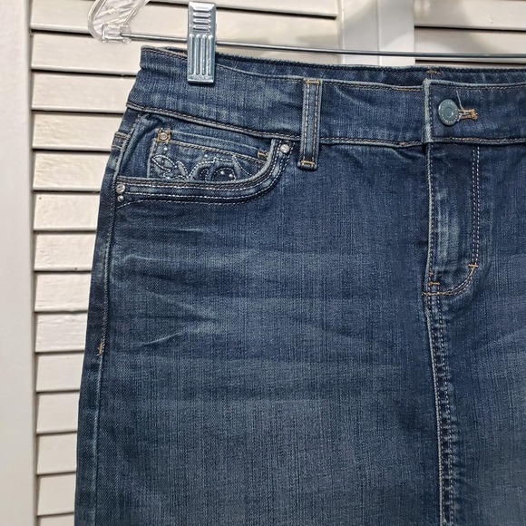 WHBM Denim Mini Skirt Women's Size 2 Medium Wash Blue Embroidered Rhinestones - Picture 2 of 11